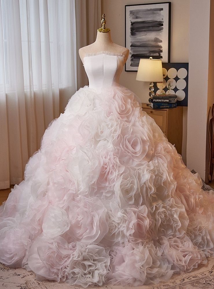 Wedding Dress White and Pink: 8 Gowns for a Colorful Ceremony 6 A strapless wedding gown with a white bodice and voluminous pink and white ruffled tulle skirt.